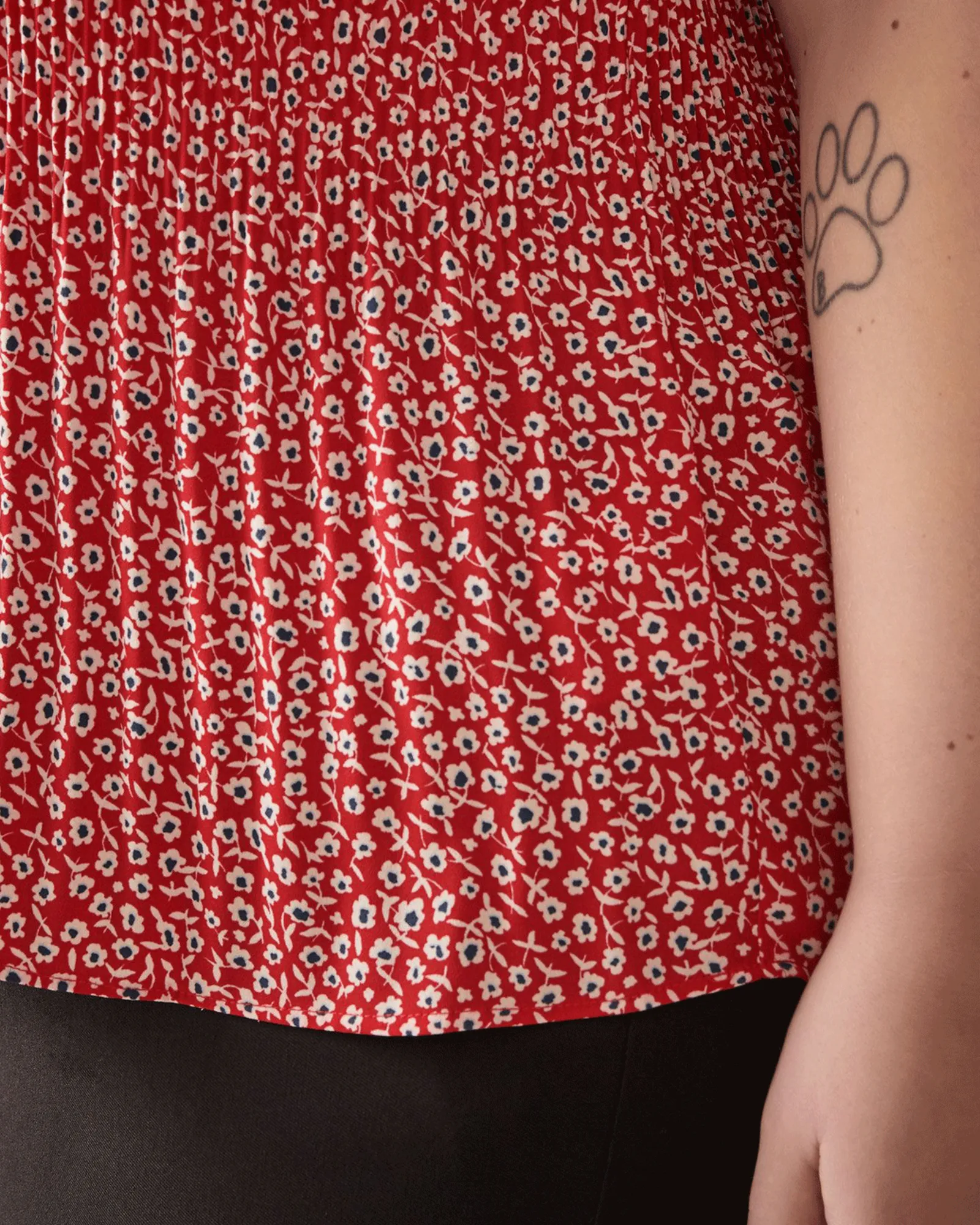Serena Pleated Sleeveless Top | Red
